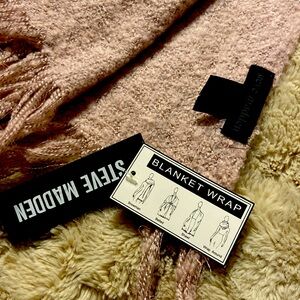 28” x 80” Steve Madden blanket Wrap one size